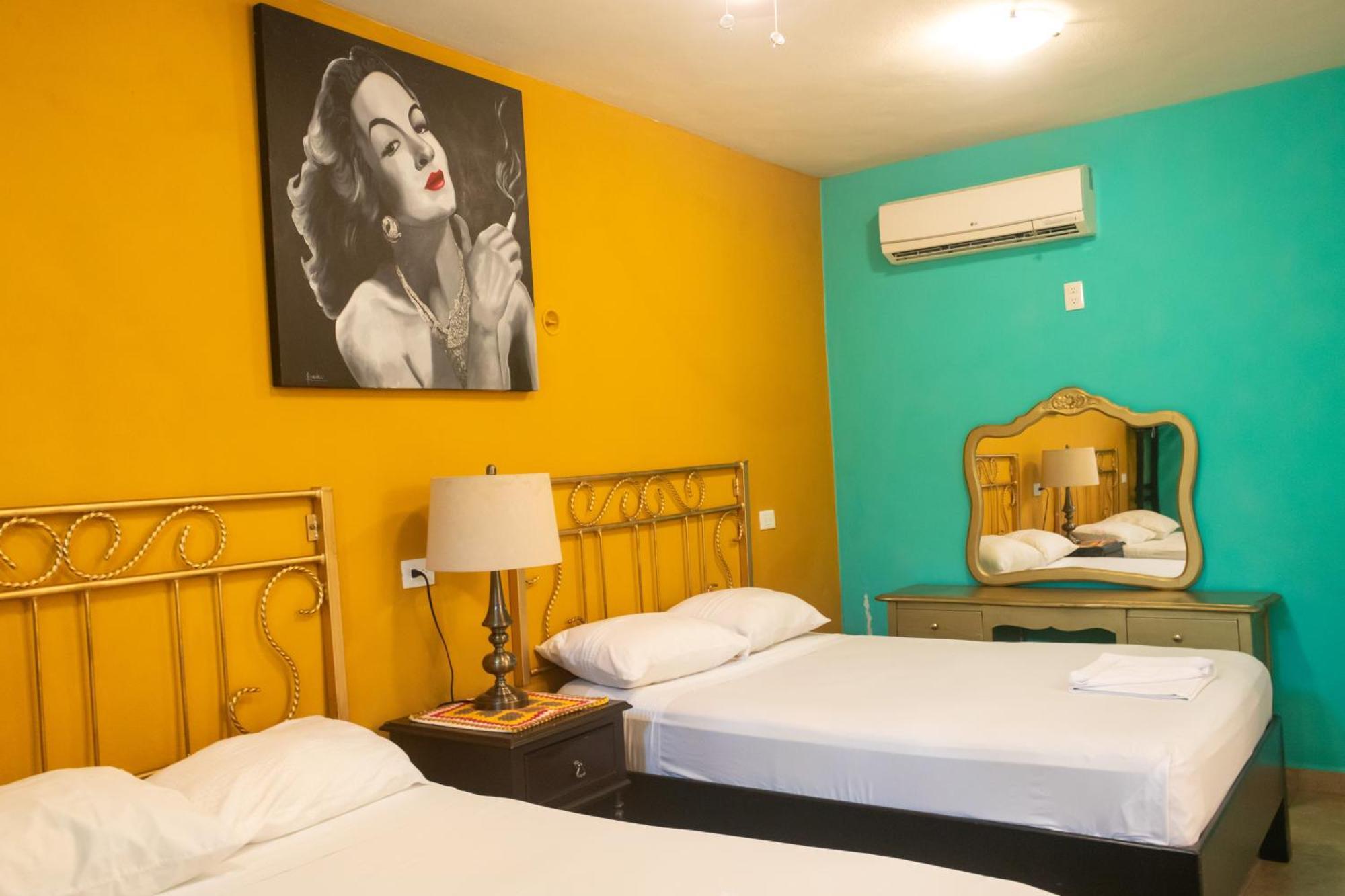 Hostal Tunich Naj & Hotel Вальядолид Экстерьер фото