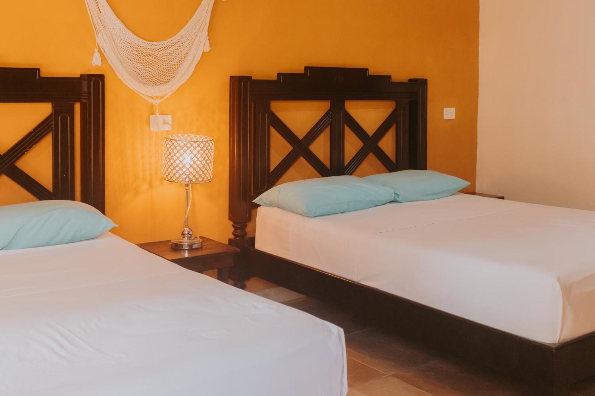 Hostal Tunich Naj & Hotel Вальядолид Экстерьер фото