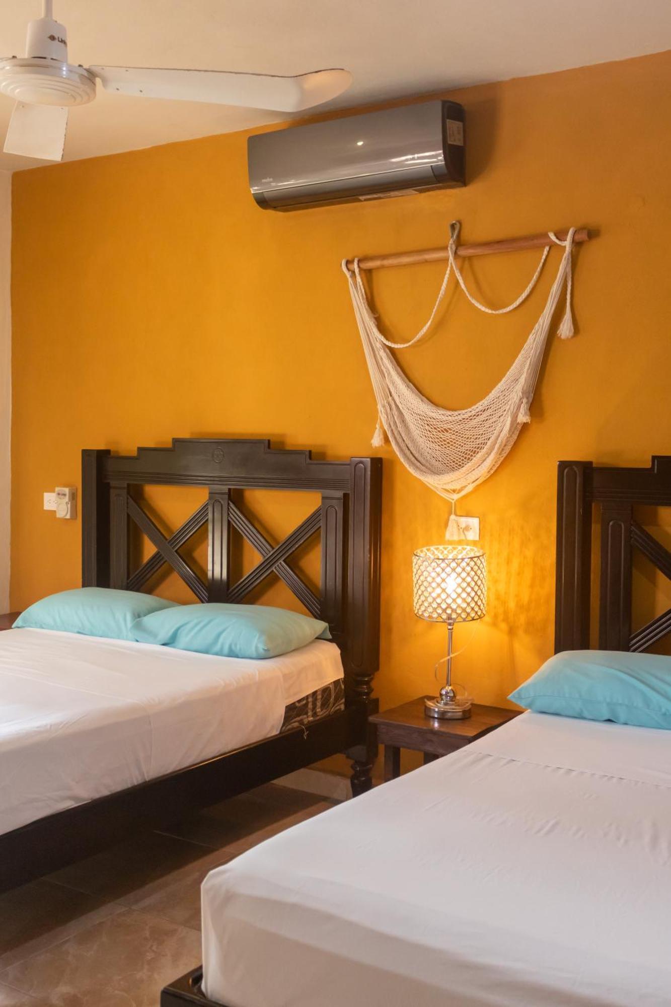 Hostal Tunich Naj & Hotel Вальядолид Экстерьер фото
